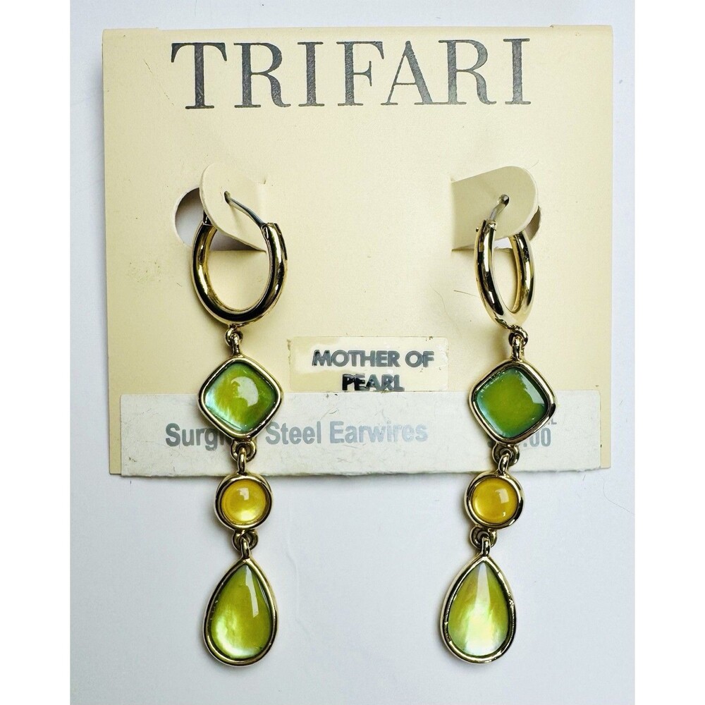 Trifari 2” Mother of Pearl Dangle Earrings Green Yellow Gold Tone NWT Vintage